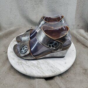 Taos Footwear Shoes Womens EU 36 US 5-5.5 Silver Leather Carousel Sandals *Read*